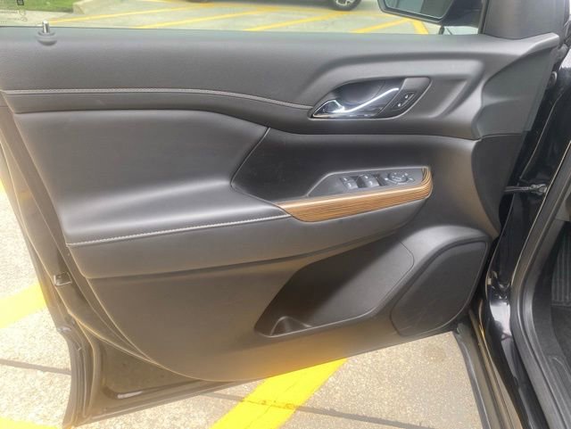 Used 2023 GMC Acadia SLE w/ Elevation Edition AWD/4WD image 13