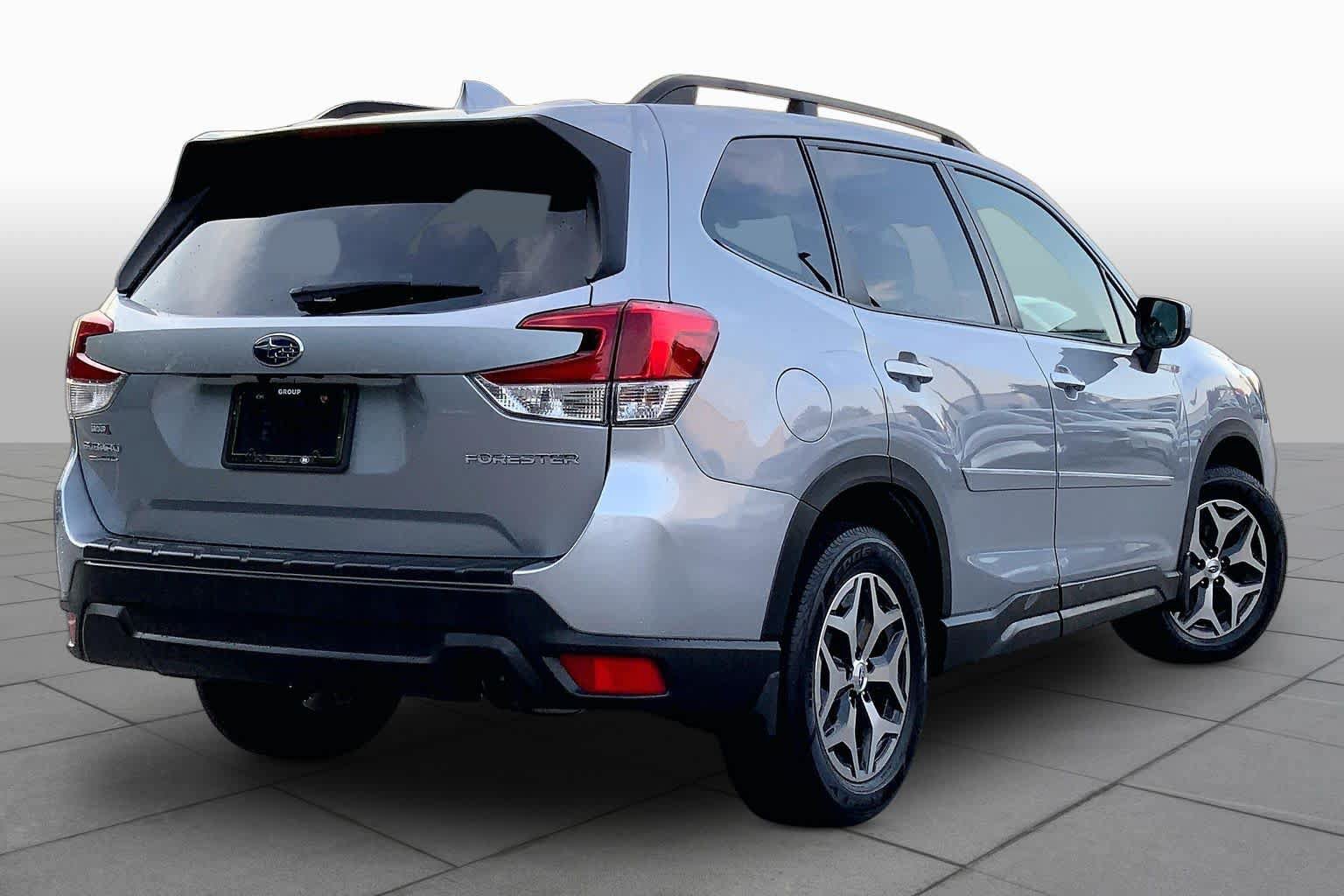 Used 2020 Subaru Forester Premium AWD/4WD image 13