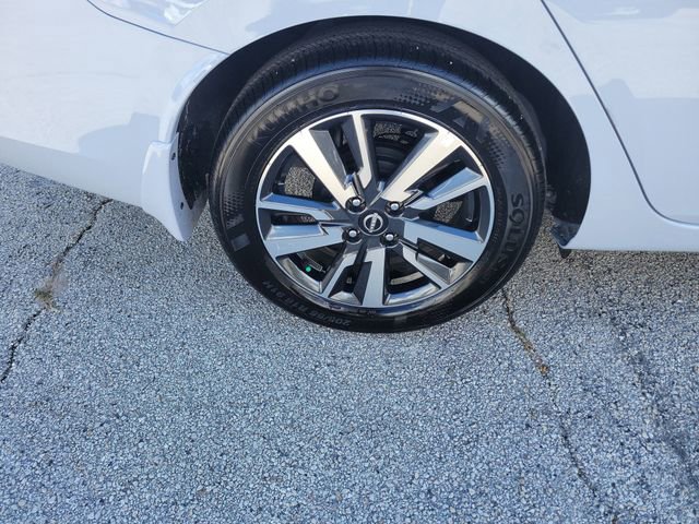 Used 2025 Nissan Versa SV w/ Trunk Package image 7