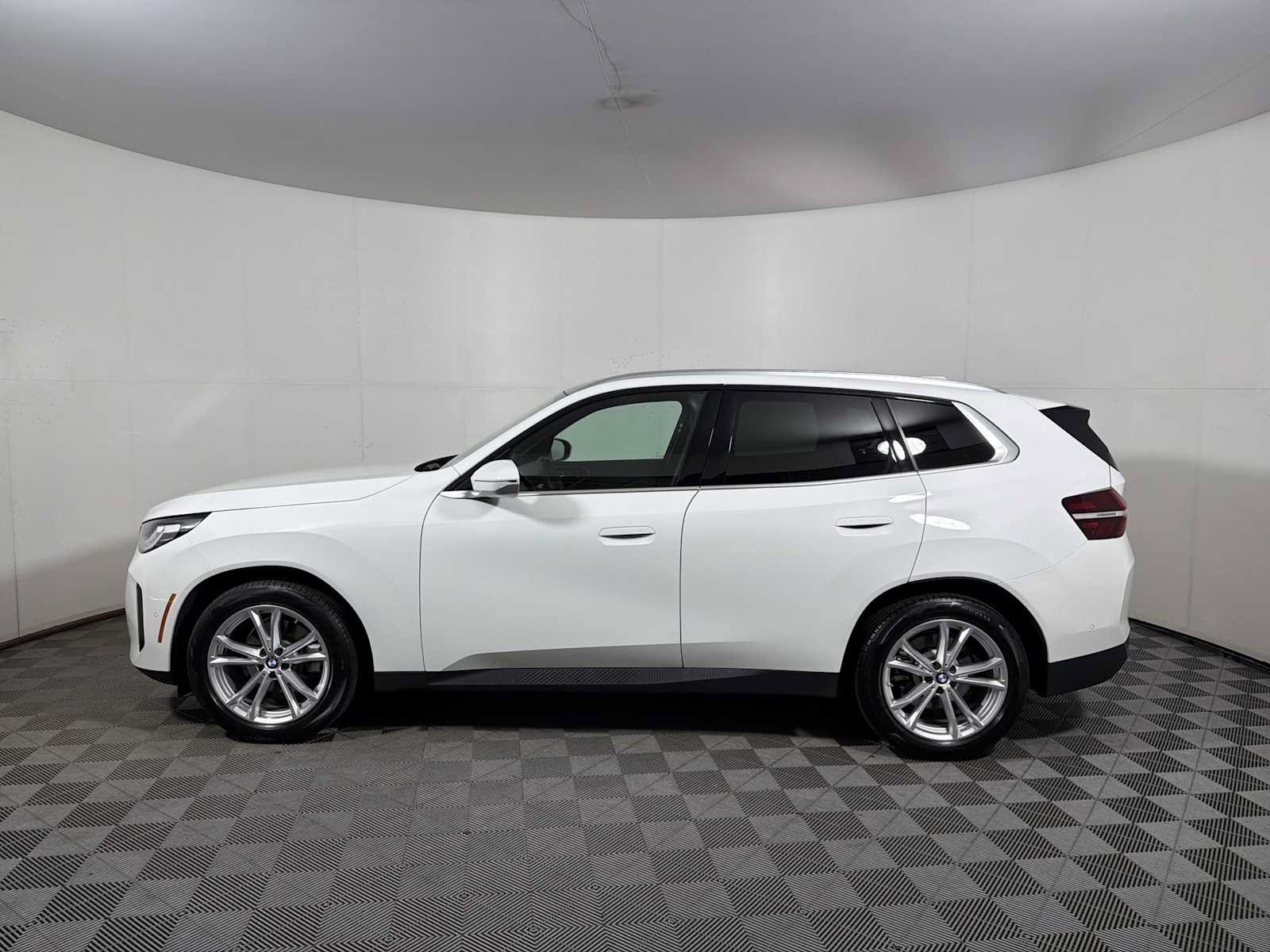 Used 2025 BMW X3 xDrive30i w/ Convenience Package AWD/4WD image 4