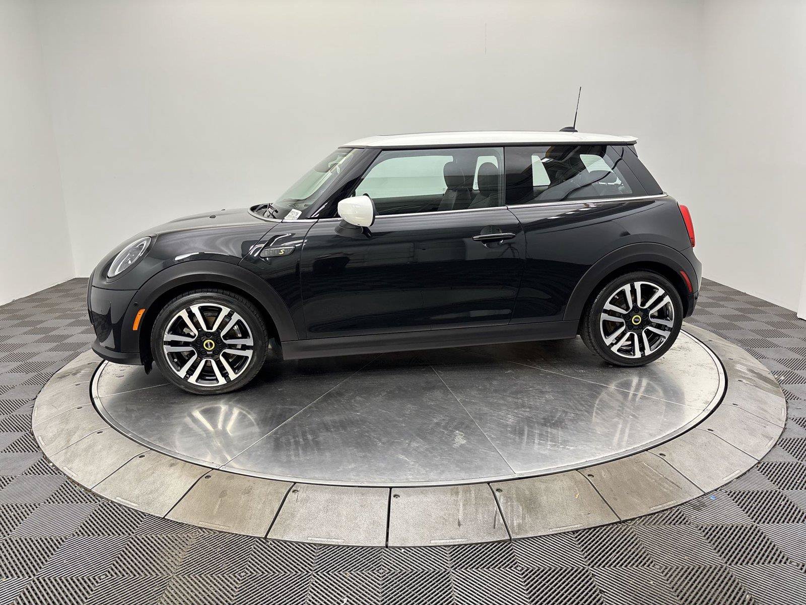 Used 2023 MINI Cooper SE FWD image 16