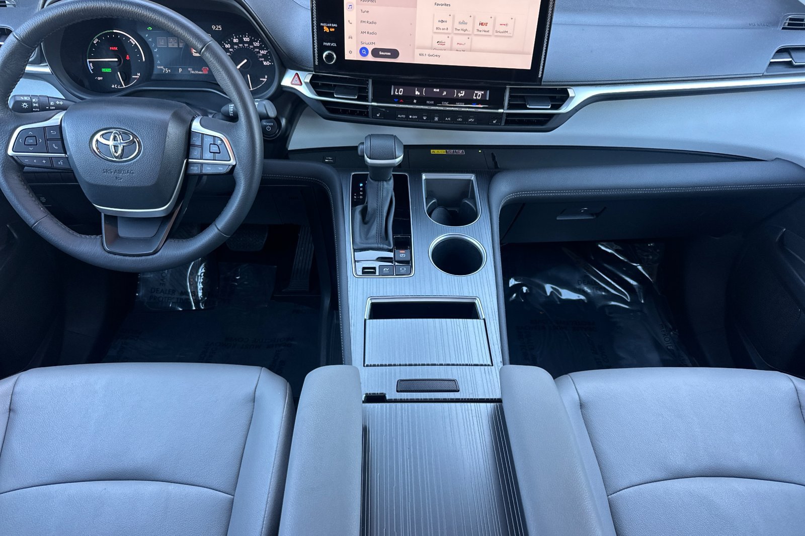 Certified 2025 Toyota Sienna XLE FWD image 16