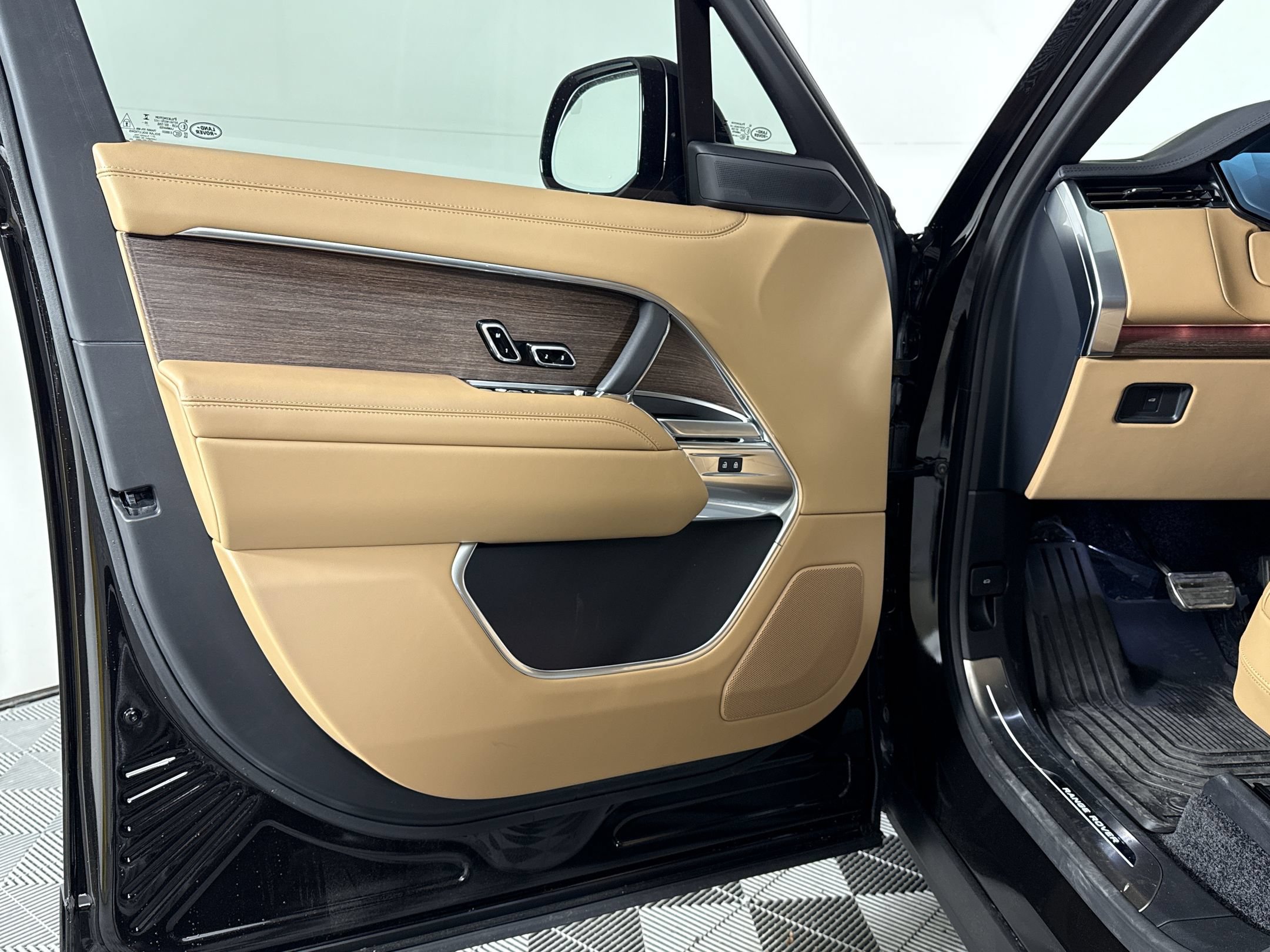 New 2026 Land Rover Range Rover SE AWD/4WD image 18