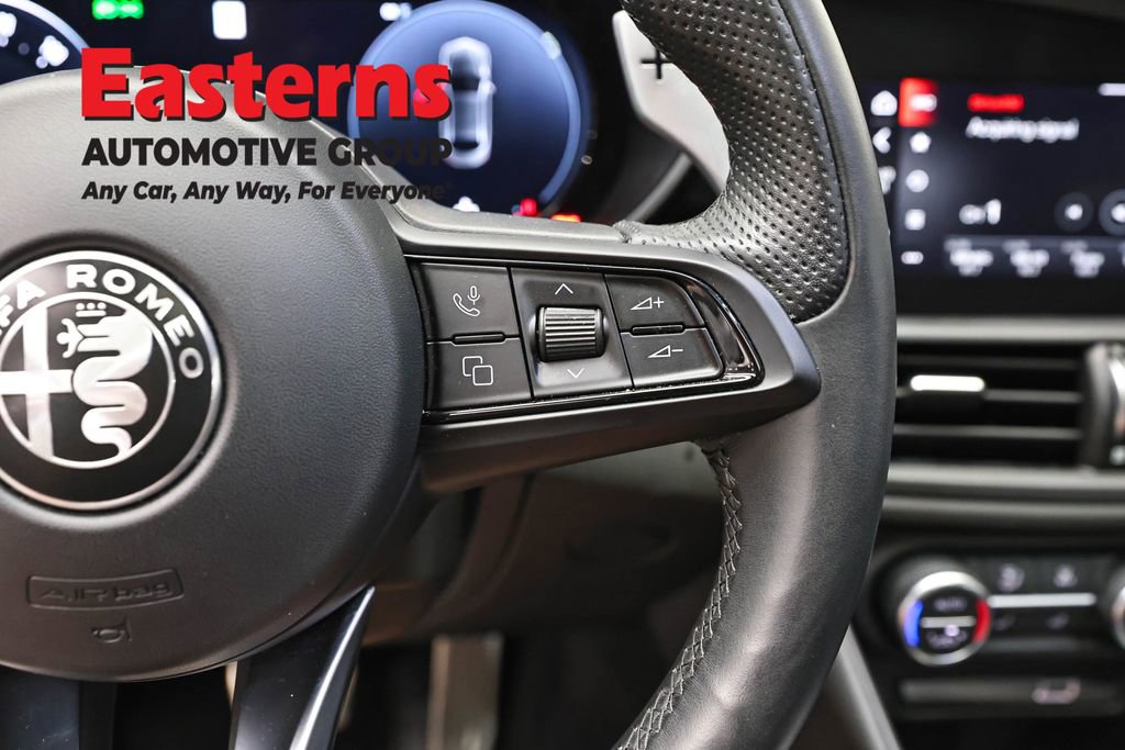 Used 2024 Alfa Romeo Giulia Veloce AWD/4WD image 16