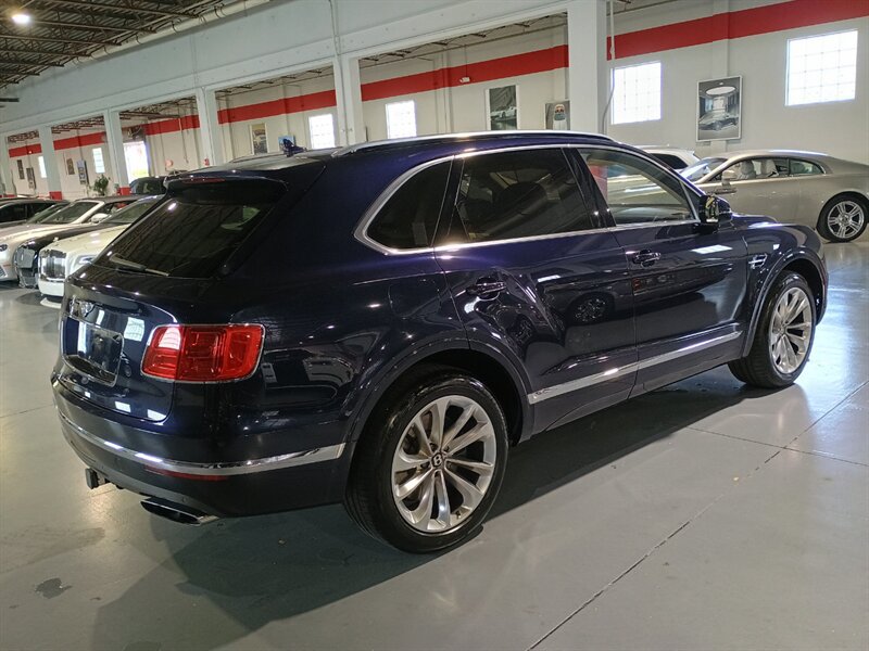 Used 2017 Bentley Bentayga AWD/4WD image 5
