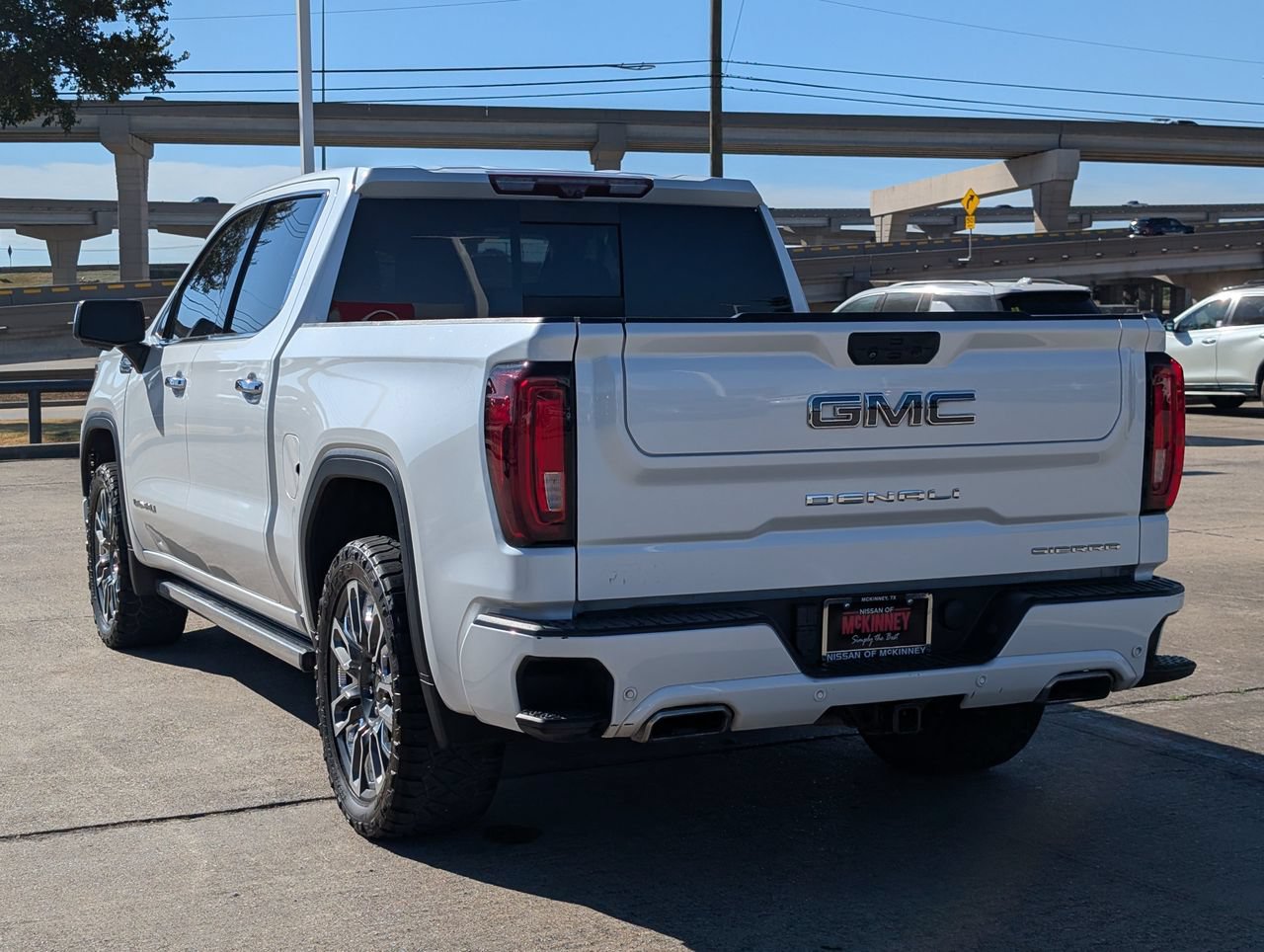 Used 2023 GMC Sierra 1500 Denali Ultimate AWD/4WD image 4