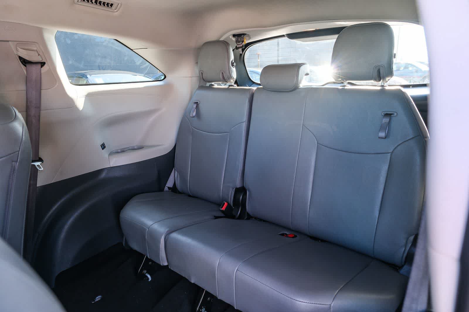 Certified 2024 Toyota Sienna XLE FWD image 20