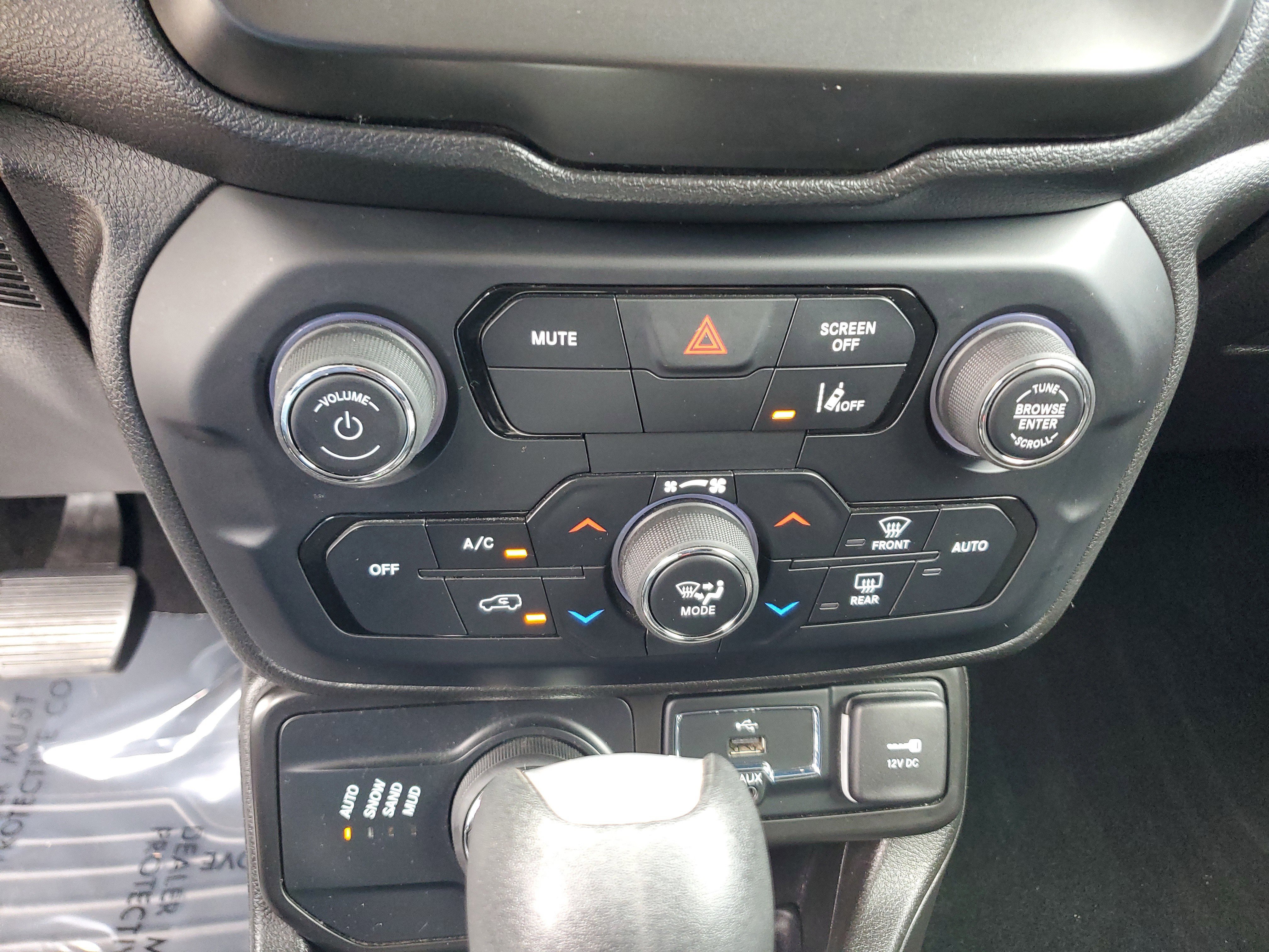 Used 2021 Jeep Renegade Latitude AWD/4WD image 21