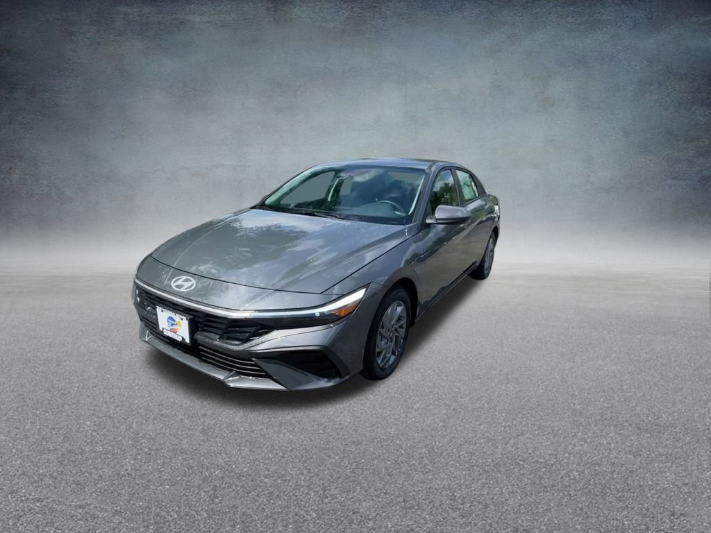 Used 2025 Hyundai Elantra Blue image 8