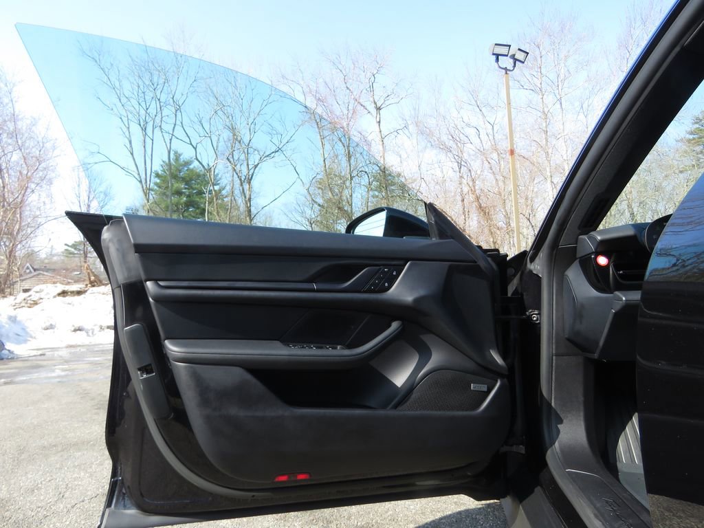 Used 2024 Porsche Taycan image 9