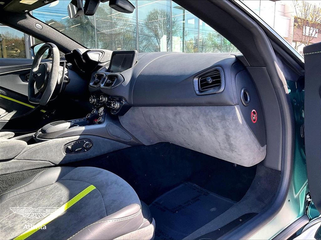 Used 2023 Aston Martin V8 Vantage Coupe image 14