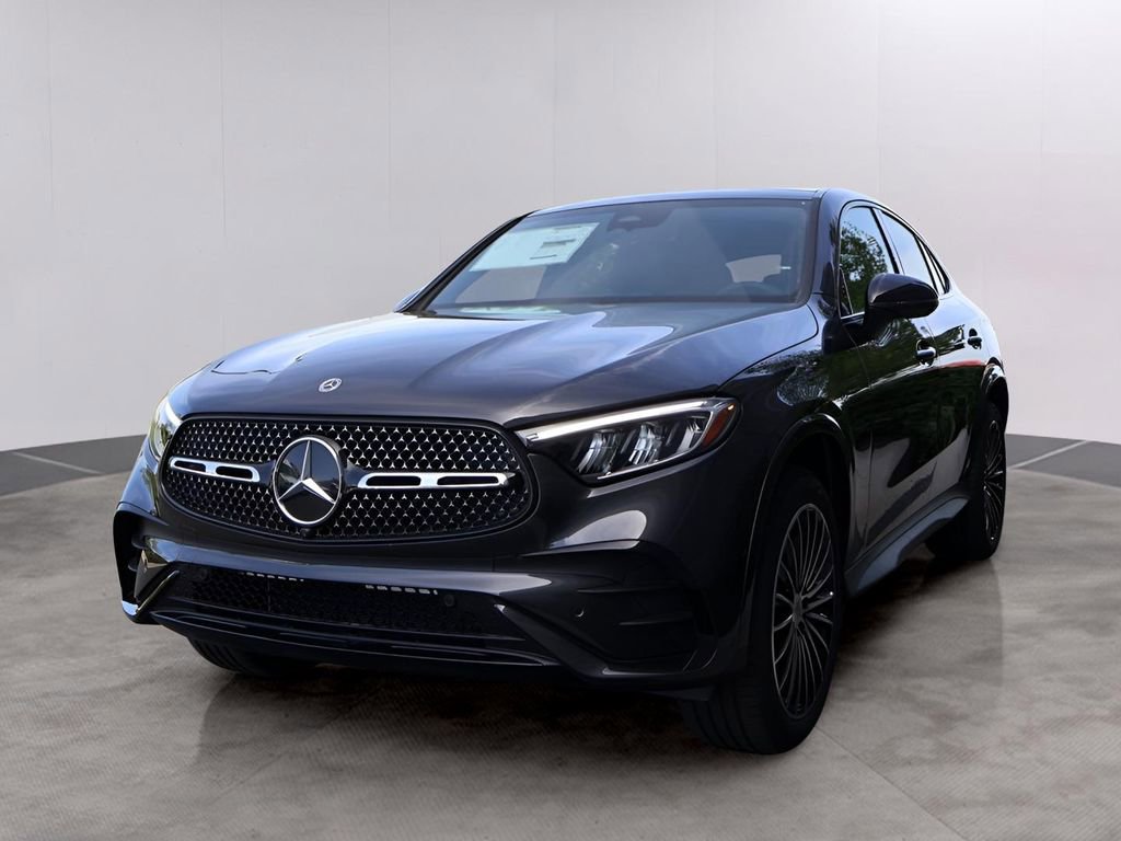 Used 2025 Mercedes-Benz GLC 300 4MATIC image 3