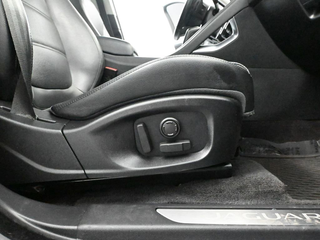 Used 2020 Jaguar E-PACE SE image 49