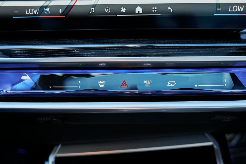 Used 2025 BMW 760i xDrive w/ Executive Package image 71