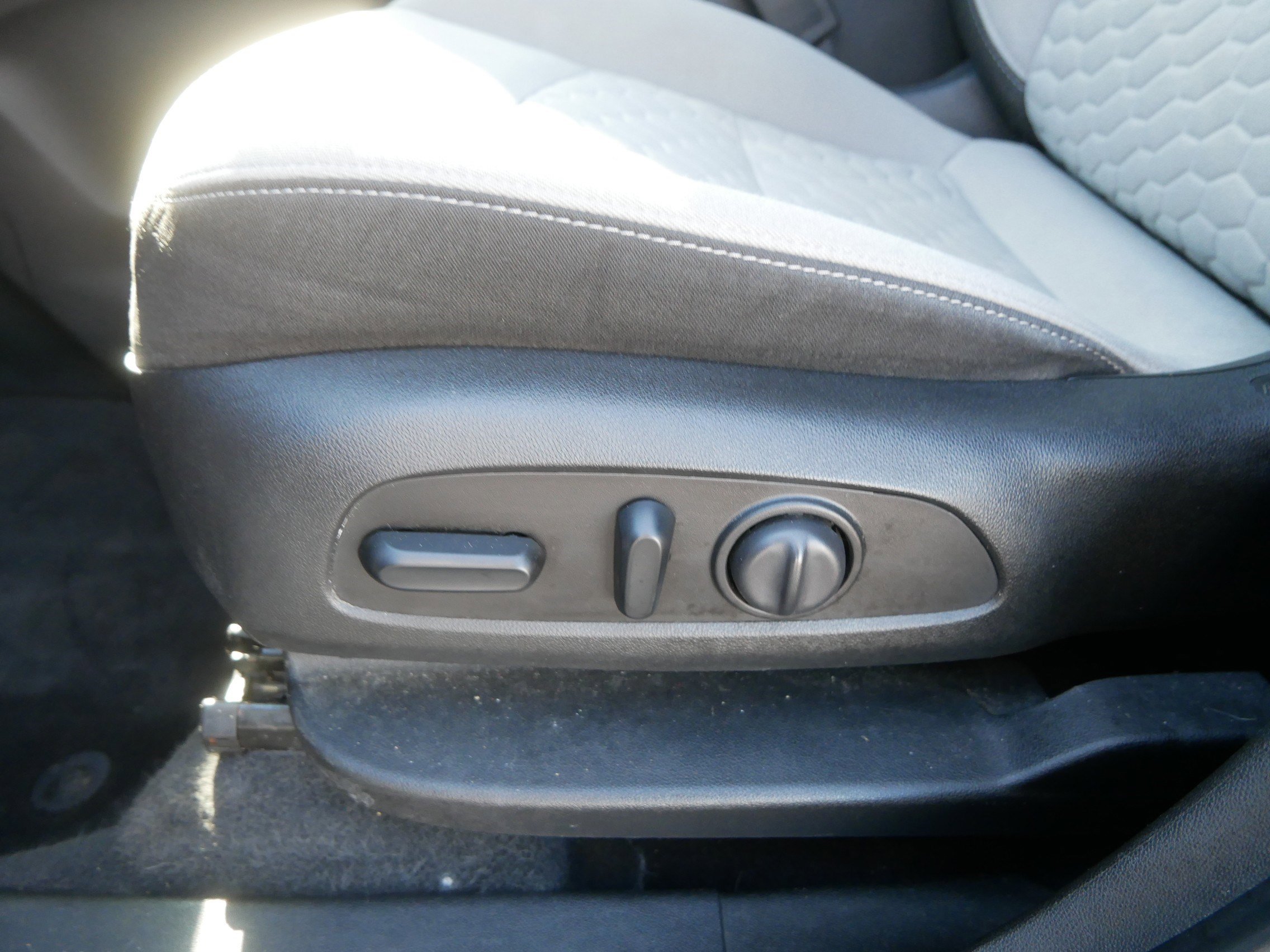 Used 2019 Chevrolet Equinox LS w/ LS Convenience Package image 22