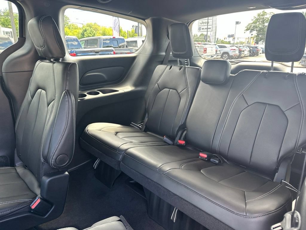 New 2027 Chrysler Pacifica Select AWD/4WD image 27