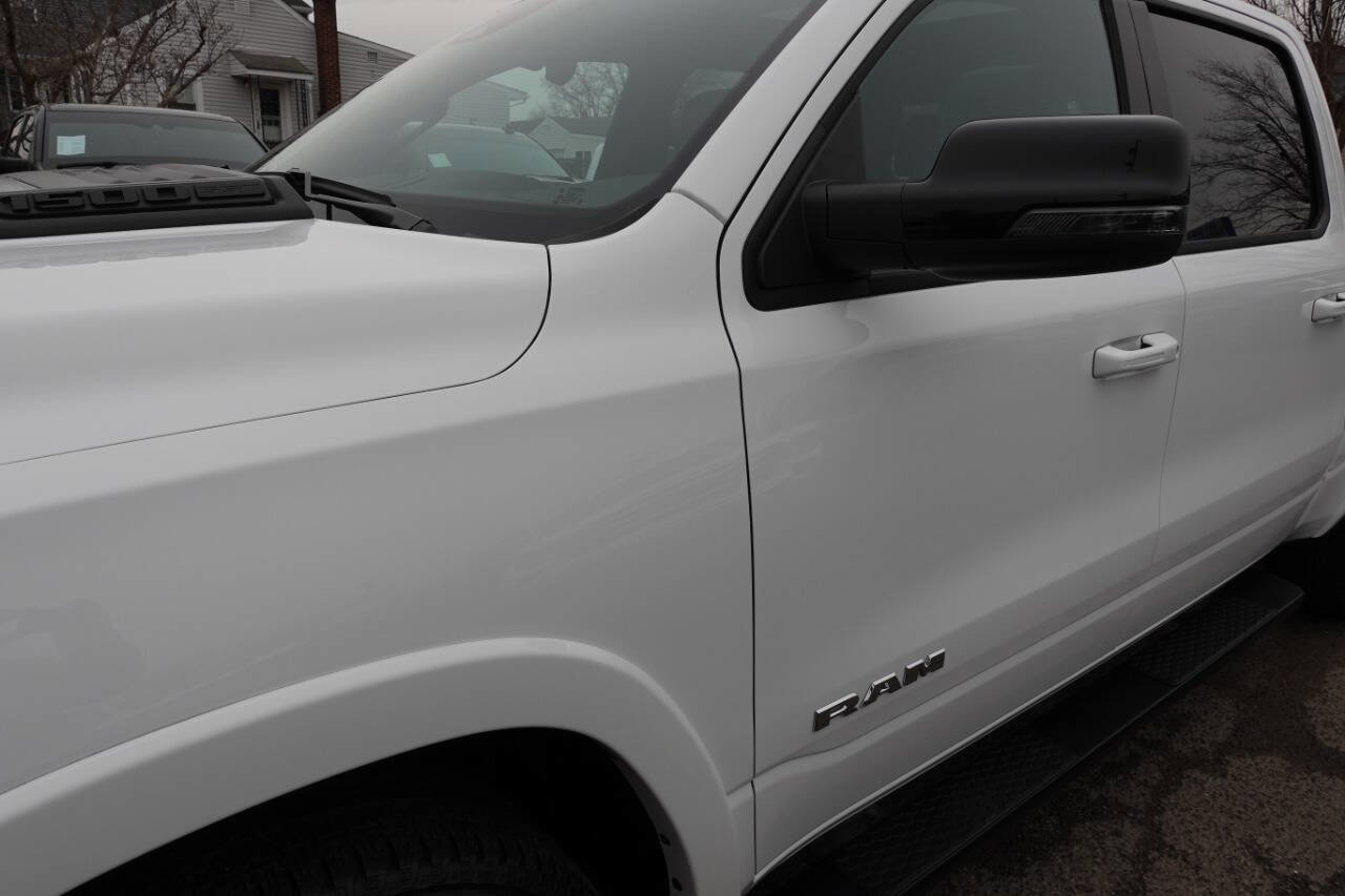 Used 2025 RAM 1500 Laramie w/ Sport Appearance Package AWD/4WD image 8