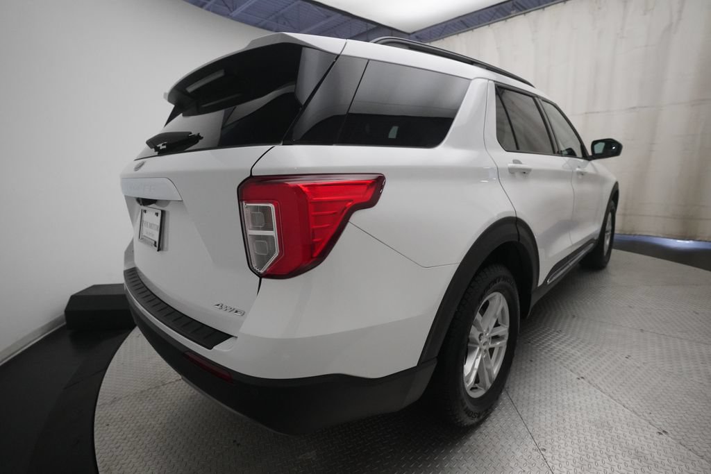 Used 2021 Ford Explorer XLT w/ Equipment Group 202A AWD/4WD image 13