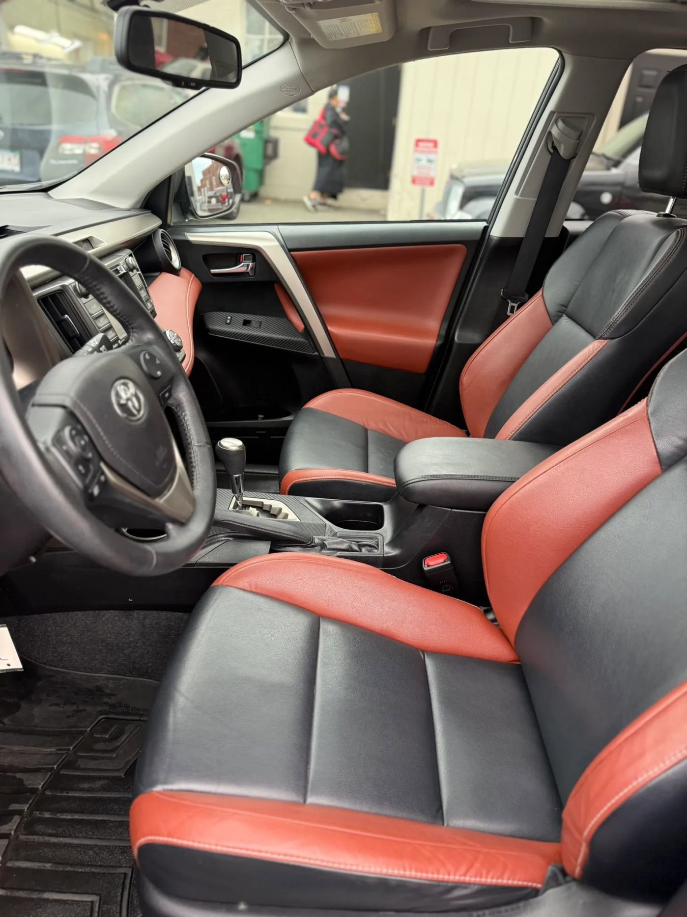 Used 2015 Toyota RAV4 Limited image 19