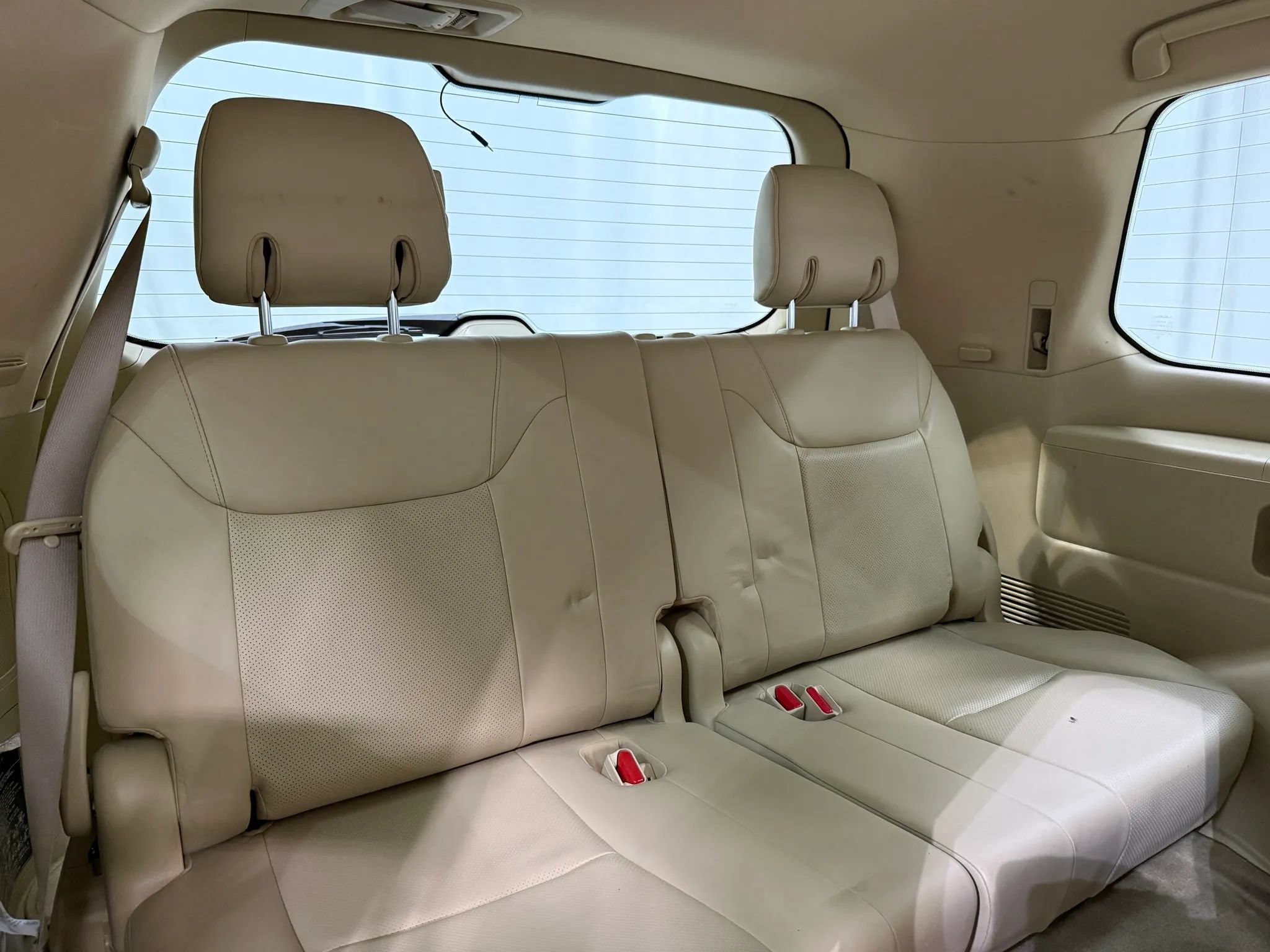 Used 2010 Lexus LX 570 4WD image 19
