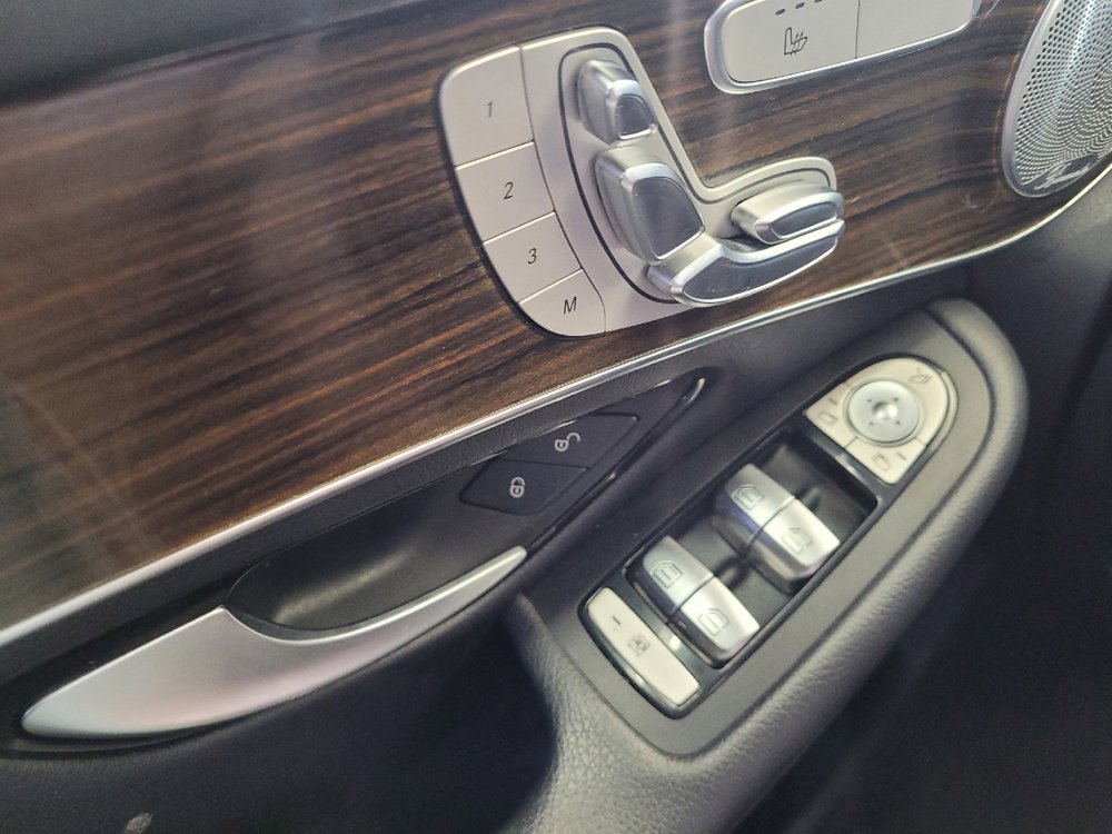 Used 2019 Mercedes-Benz GLC 300 4MATIC image 27