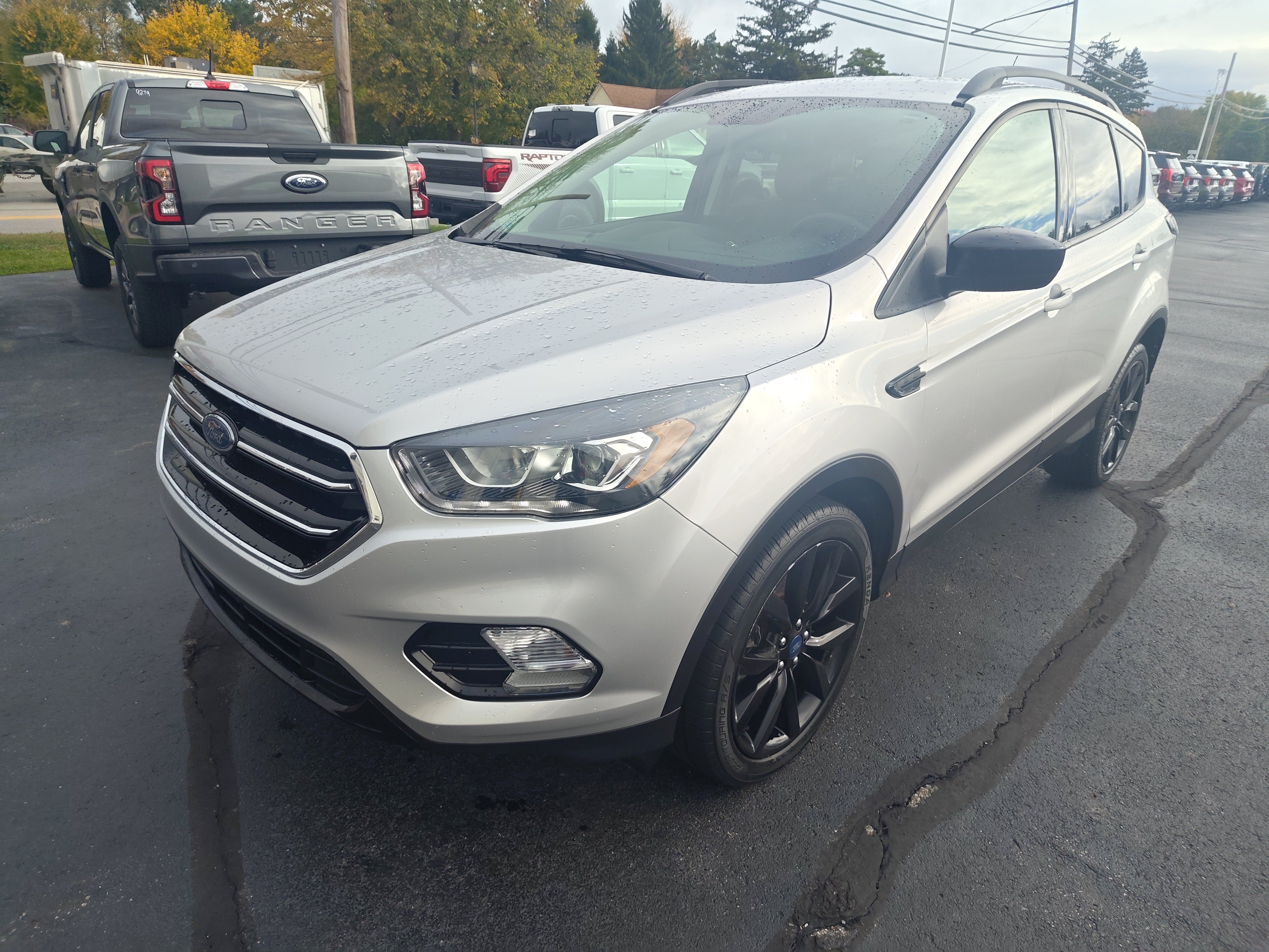 Used 2018 Ford Escape SE w/ SE Sport Appearance Package AWD/4WD image 2