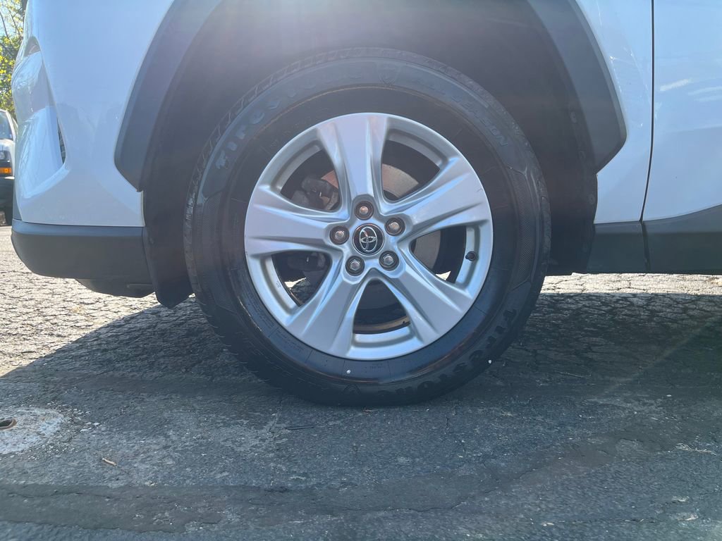 Used 2020 Toyota RAV4 XLE w/ Carpet Mat Package AWD/4WD image 10
