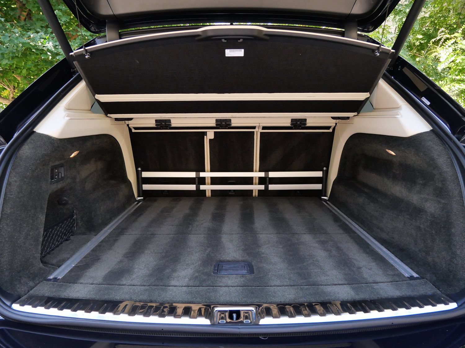 Used 2022 Bentley Bentayga AWD/4WD image 18