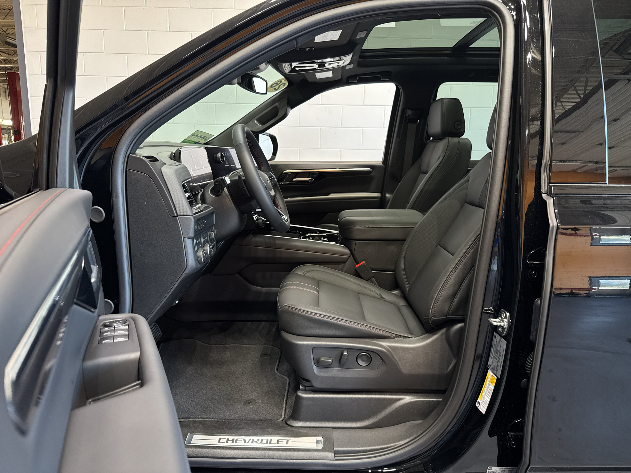 New 2026 Chevrolet Suburban RST w/ RST Capability Package AWD/4WD image 15