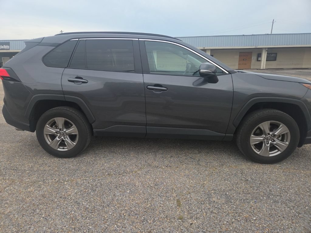 Used 2023 Toyota RAV4 XLE w/ Convenience Package FWD image 11