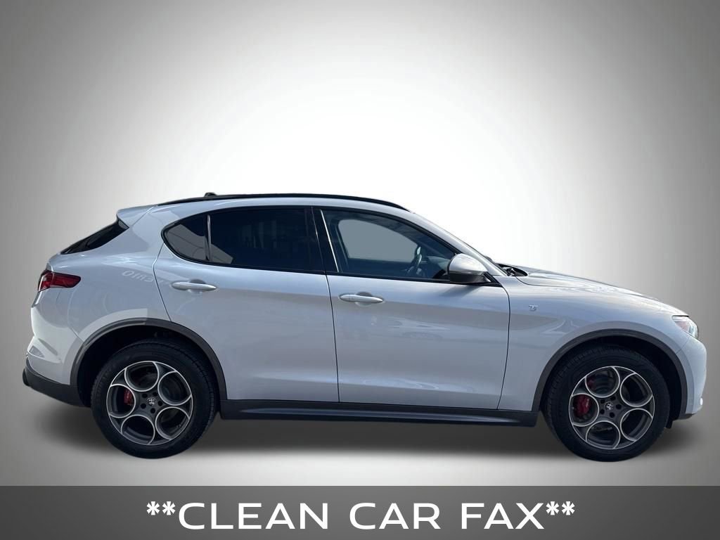 Used 2022 Alfa Romeo Stelvio Ti AWD/4WD image 7