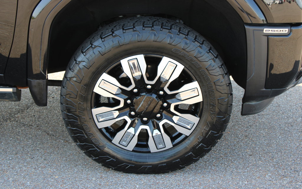 Used 2025 GMC Sierra 2500 Denali w/ Denali Reserve Package AWD/4WD image 10