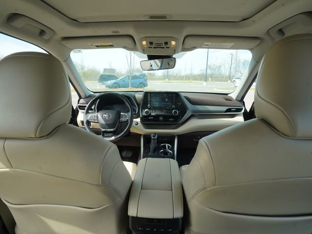 Used 2021 Toyota Highlander XLE image 25