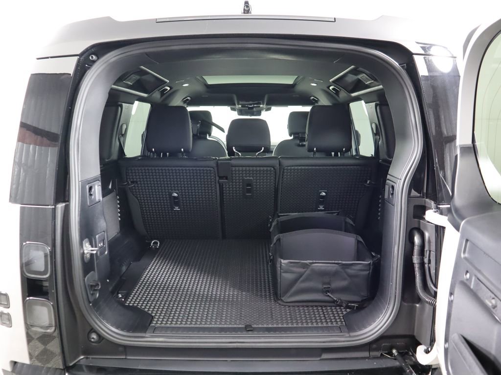 New 2026 Land Rover Defender 110 S image 28