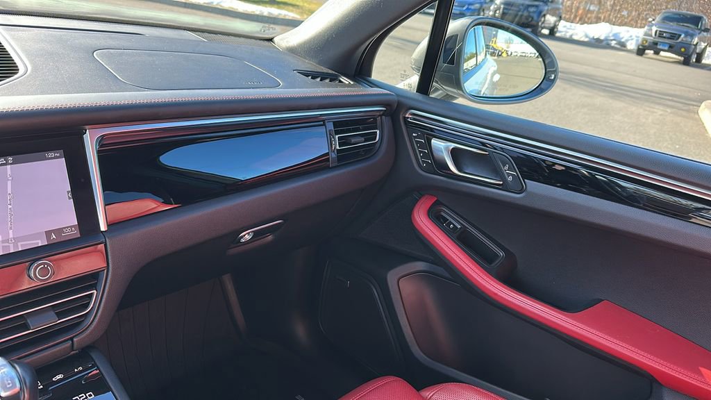 Used 2024 Porsche Macan Turbo image 21