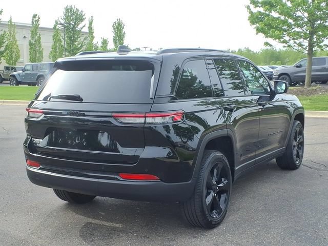 Certified 2024 Jeep Grand Cherokee Altitude AWD/4WD image 4