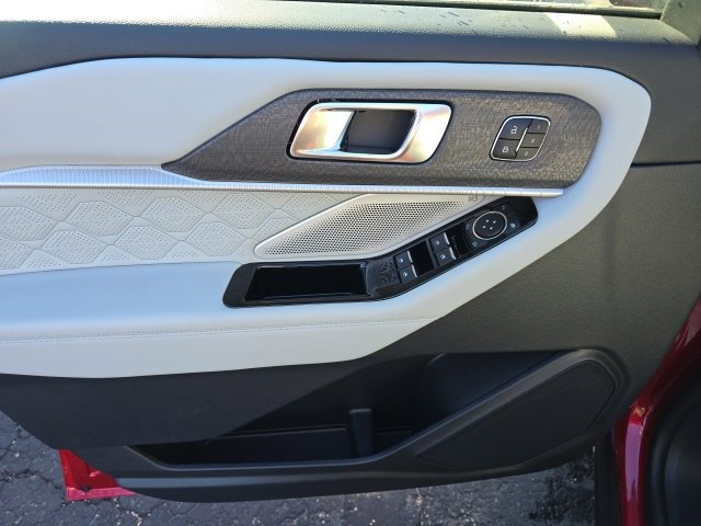 New 2025 Ford Explorer Platinum image 8