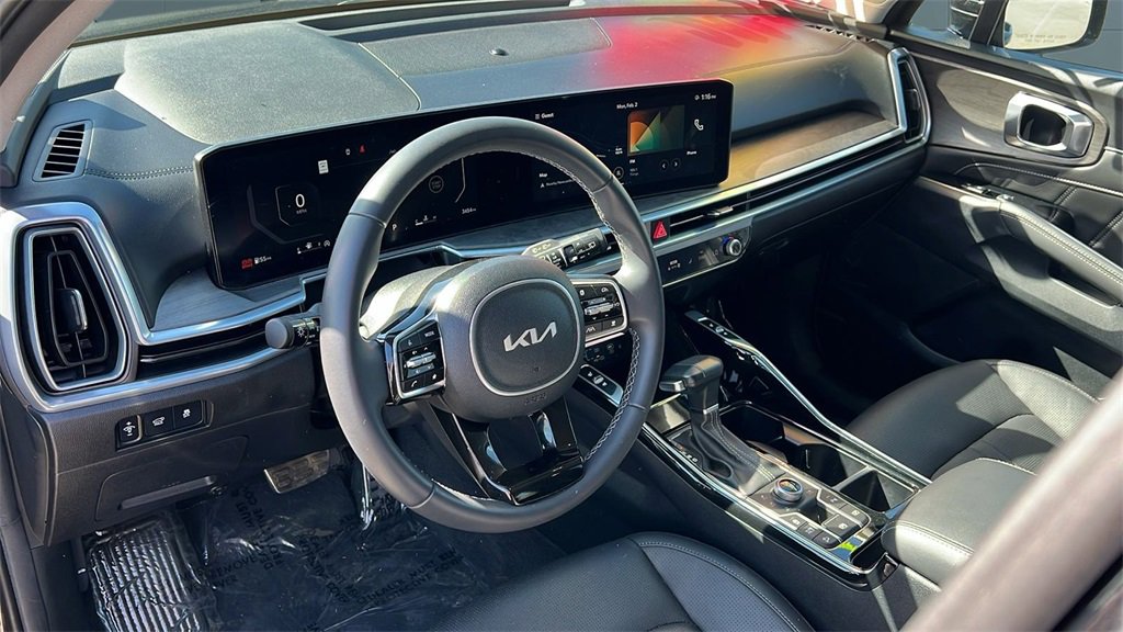 Certified 2025 Kia Sorento SX image 9