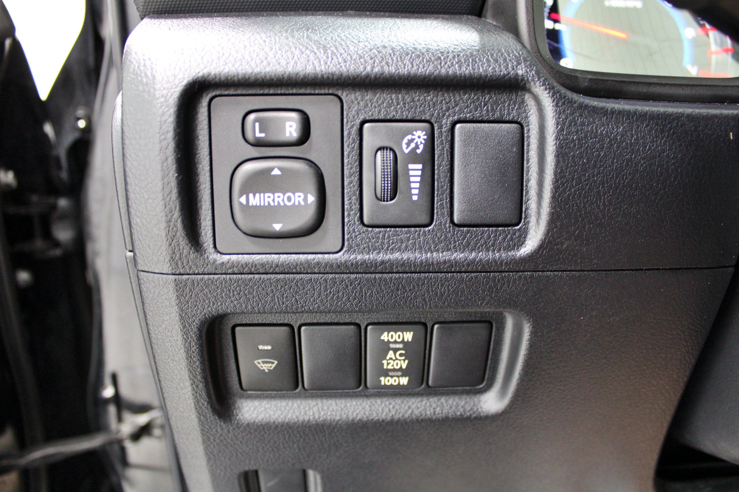 Used 2015 Toyota 4Runner SR5 AWD/4WD image 9