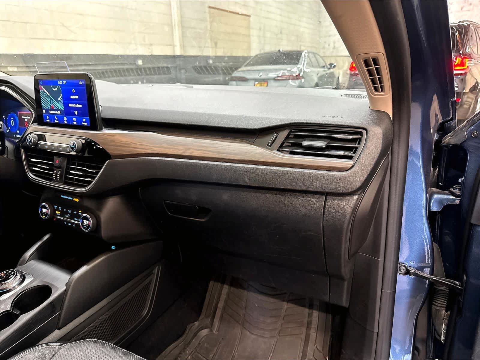 Used 2020 Ford Escape Titanium w/ Titanium Premium Package 2.0 AWD/4WD image 19