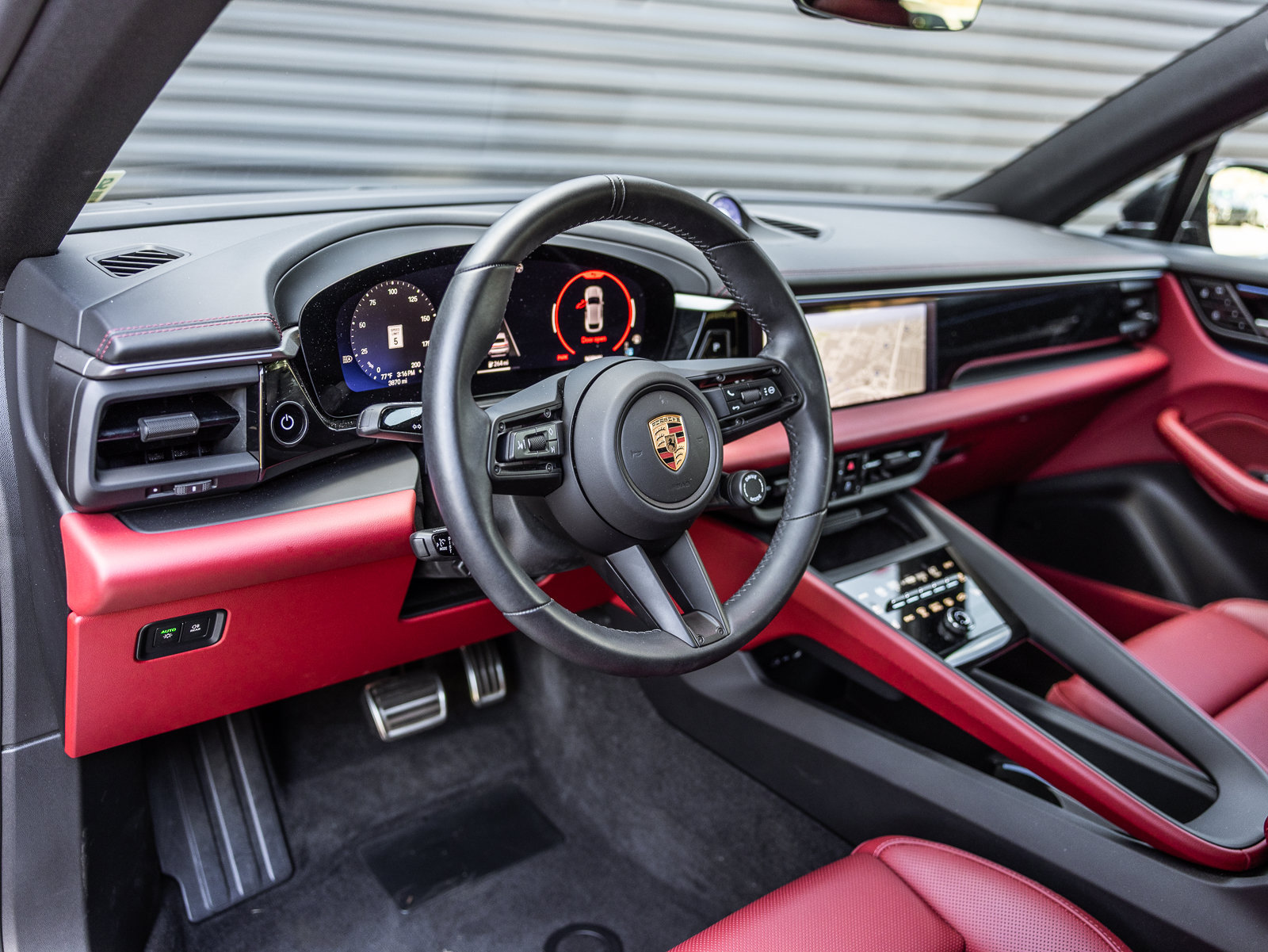 Certified 2025 Porsche Macan 4S Electric AWD/4WD image 4