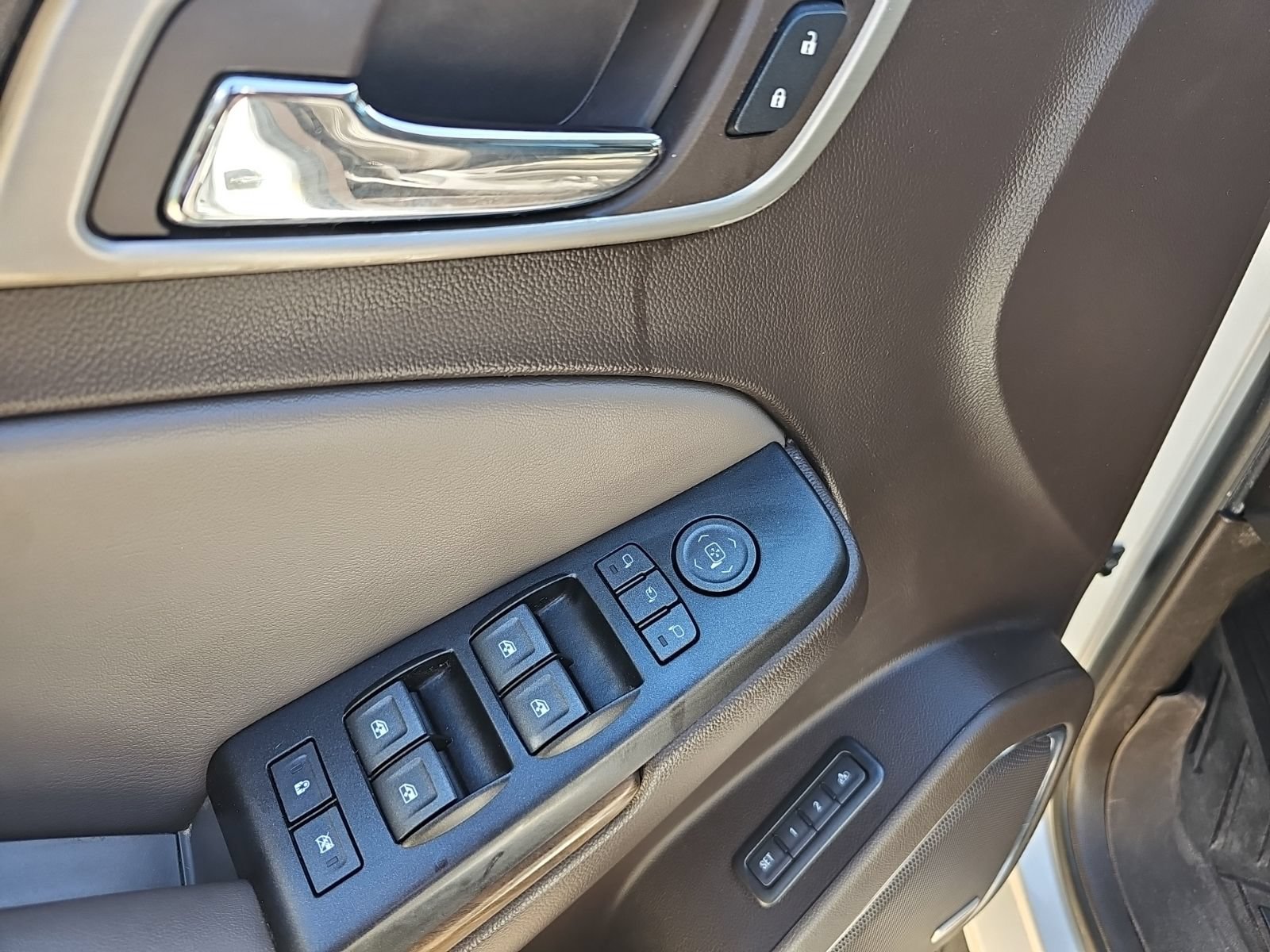 Used 2018 GMC Yukon XL Denali w/ Open Road Package AWD/4WD image 12