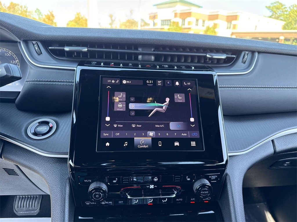 New 2025 Jeep Grand Cherokee Laredo X image 21