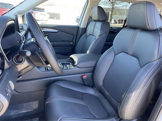 Certified 2025 Honda Pilot Touring image 24