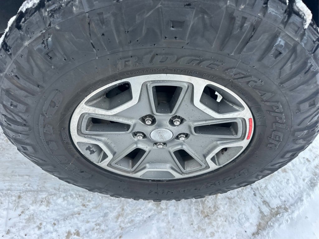 Used 2018 Jeep Wrangler Unlimited Rubicon w/ Cold Weather Group image 17