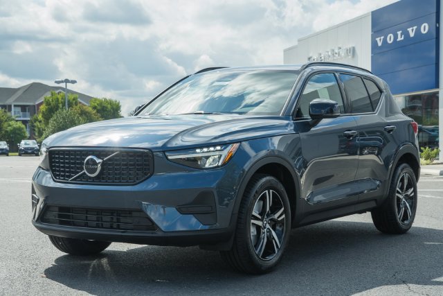New 2026 Volvo XC40 B5 Core w/ Protection Package Premier AWD/4WD image 3