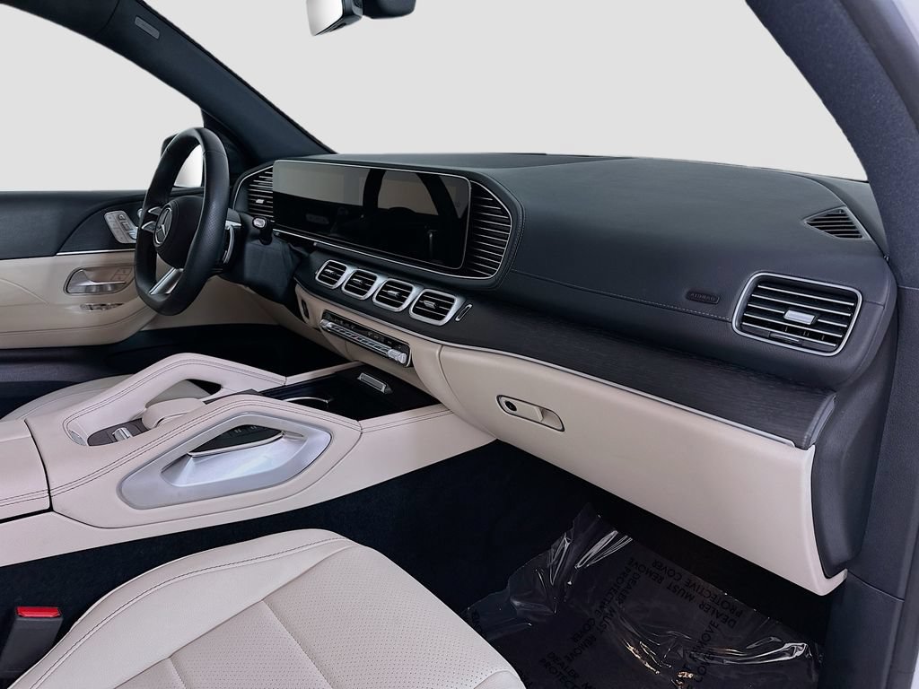 Used 2025 Mercedes-Benz GLS 450 4MATIC image 31