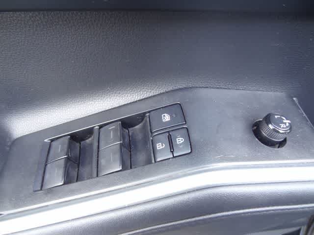 Used 2021 Toyota Highlander XSE FWD image 19