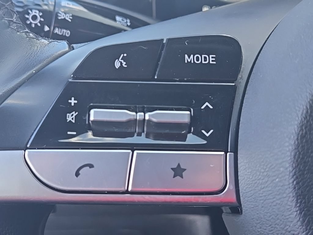 Used 2025 Hyundai Elantra Limited FWD image 28