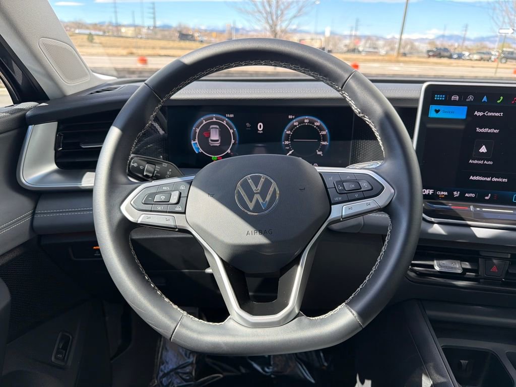 Certified 2025 Volkswagen Tiguan SE image 17